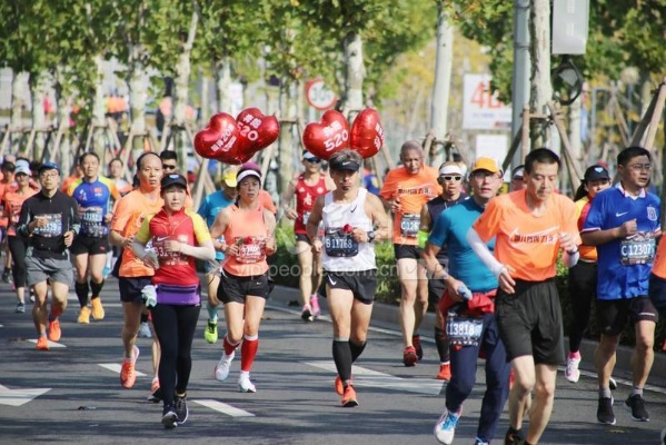 上海马拉松健身跑跑出健康，跑出自信，跑出快乐